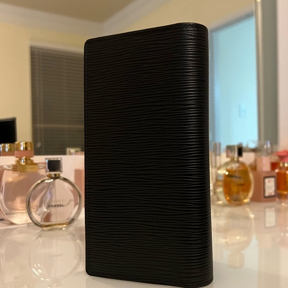 Louis Vuitton Wallet - Picture 5 of 7